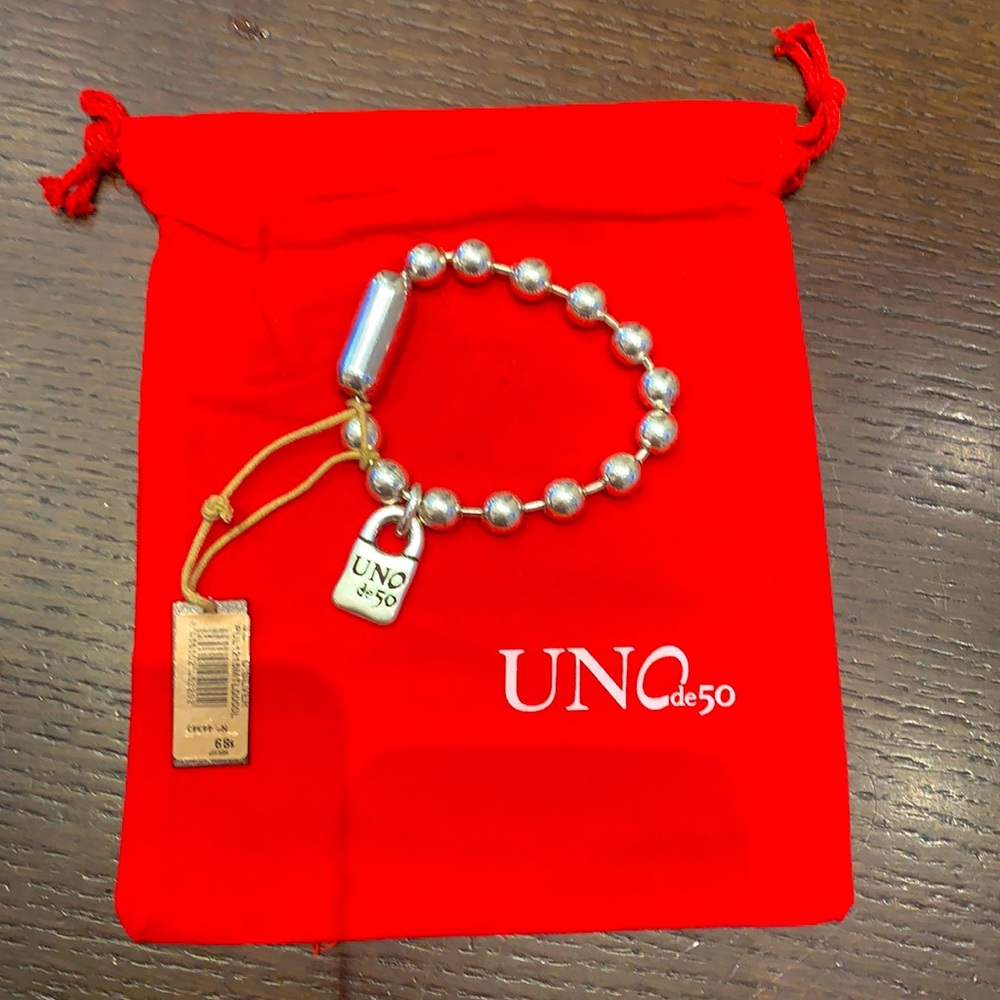 UNOde50. Bracelet, size M. New. Silver plated .